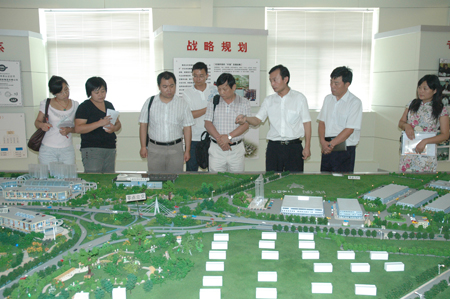 河南物流产业基地市场调研组辅导到集团参观调查