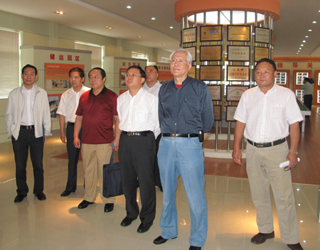 驻济全国人大代表到集团专题调研现代服务业