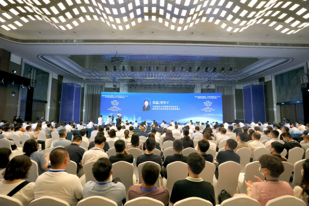 集团党委书记、总经理盖忠琳出席国度物流枢纽现场推动会