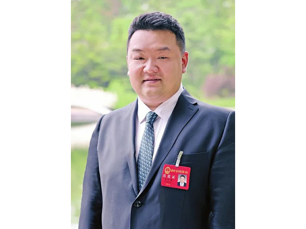 大力发展枢纽经济 推动物流与各产业深度融合——访市人大代表，，，，，，，山东z6com.尊龙时凯国际物流集团党委书记、总经理盖忠琳